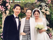 章子怡晒和双宋合影 新娘宋慧乔一袭白纱笑容甜美