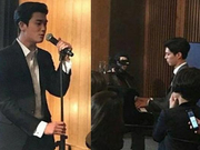 组图：双宋婚礼晚宴朴炯植献唱 朴宝剑弹钢琴伴奏