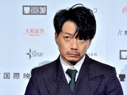 组图：段奕宏携《暴雪将至》亮相东京 表情实力诠释丧萌