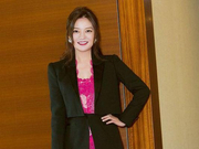 组图：赵薇亮相东京电影节闭幕式 低胸粉裙配西服柔美知性