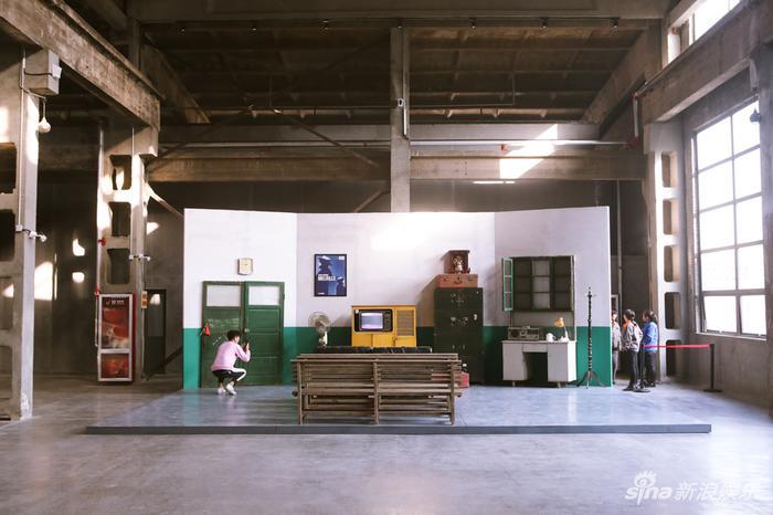 梅尔维尔回顾展展台
