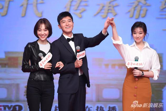 杨铮、姜妍、菅纫姿同框合照
