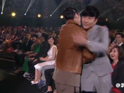 林俊杰拥抱想沾好运 萧敬腾：我最近运气不大好