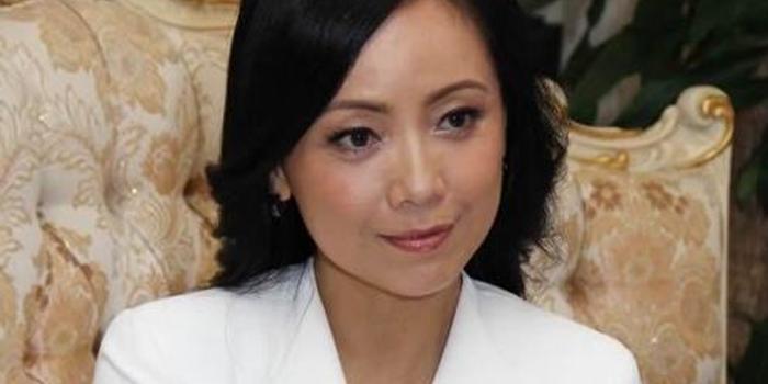 邓萃雯发文谈家暴行为:千万别以为忍受就是爱