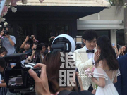 视频：付辛博颖儿婚礼现场 新郎白西装帅气登场