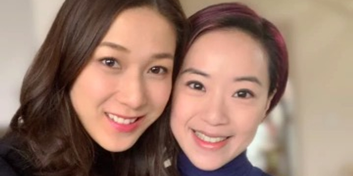 钟嘉欣晒闺蜜合照露甜笑 满意分享产后护理成