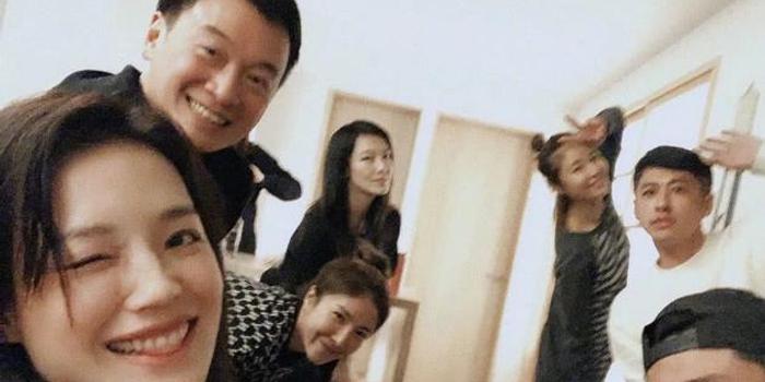 舒淇晒好友聚会照 霍建华林心如罕见同款秀恩爱