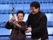 茶水莲姐获金像奖专业精神奖 全场起立鼓掌