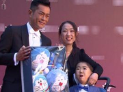 细节见人品 古天乐红毯帮病童推轮椅暖心