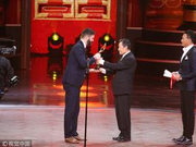 胡军致敬李雪健：行业乱象中他就是榜样的力量