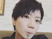 香港歌手卢凯彤堕楼身亡 去年宣布与同性女友成婚