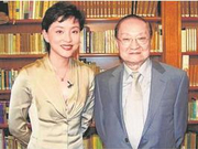 杨澜回忆采访金庸如“过招” 思维跳跃意外可爱