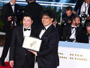 奉俊昊为韩国首夺金棕榈：听说是一致通过 很惊喜