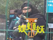 真有家室？曝何洁广州录节目 刁磊回家抱儿子出门