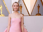 罗南粉色窗帘礼服小腹凸出 被批看上去像怀孕了