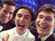 甜茶锤哥与安塞尔亲密自拍 网友：三个老公！