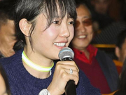 组图：白百何现身《芳华》首映 小脸圆润略显发福