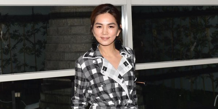 Ella抢媒体麦克风疯狂表白郑中基:忍不住爱上你