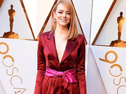 组图：粉腰带配西装 石头姐艾玛-斯通干练亮相奥斯卡红毯