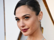 组图：盖尔·加朵闪耀亮相奥斯卡 银色长裙端庄优雅