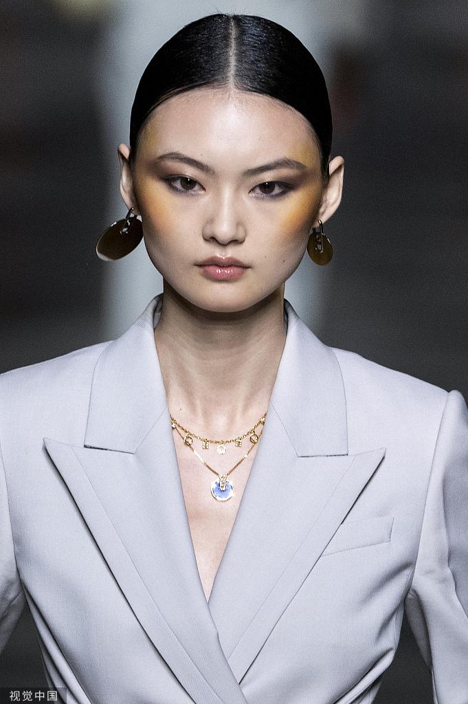 2022春夏米兰时装周:Fendi 妆发