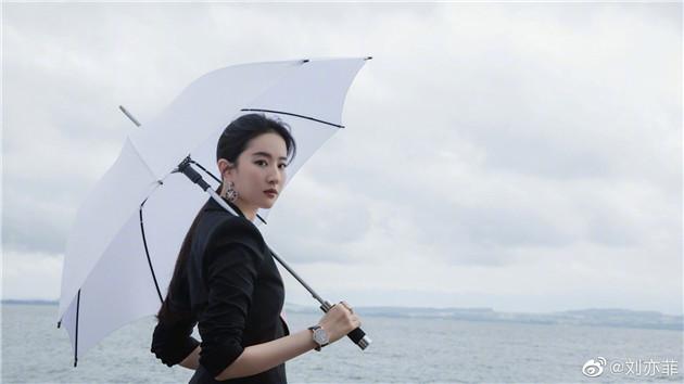 刘亦菲攻气造型