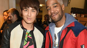 吴克羣帅气合影