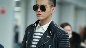 吴亦凡皮衣亮相