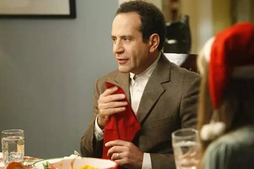 Tony Shalhoub在《神探阿蒙》中饰演的侦探