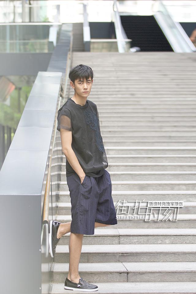 街拍时刻 鲜肉男模纪凌尘教你玩转透视装
