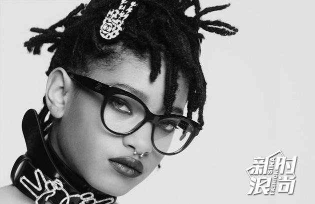 Willow-Smith2000年10月31日生人,目前为Chanel拍摄了2016-秋冬眼镜系列广告