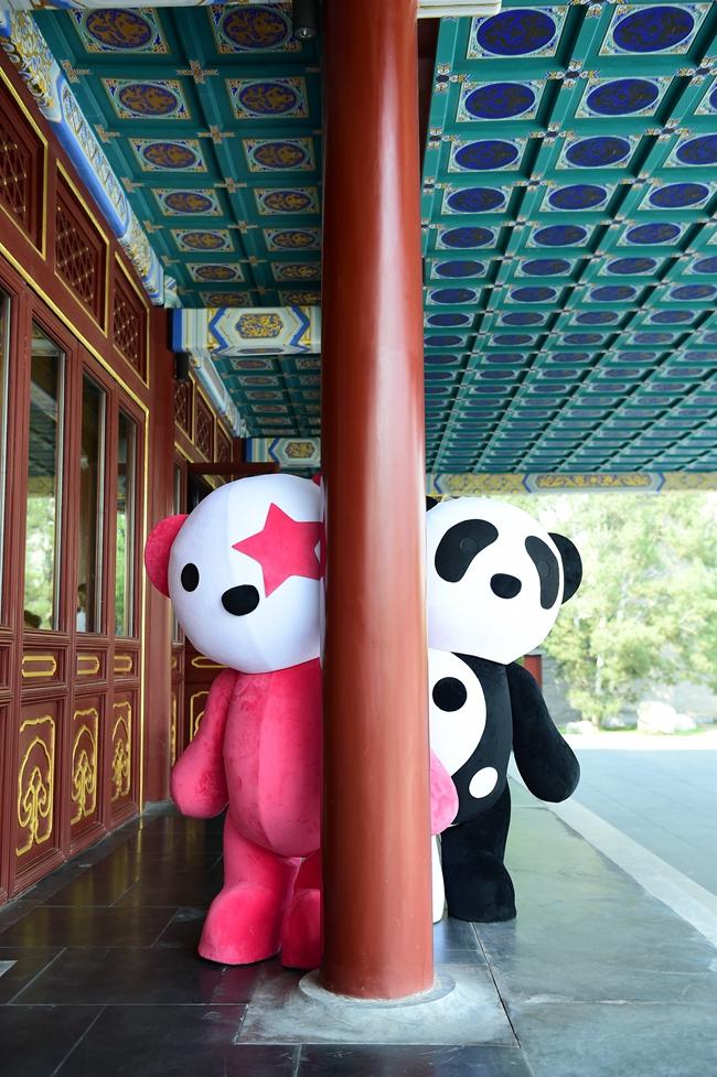 Qeelin Bo Bo人偶等待嘉宾的到来
