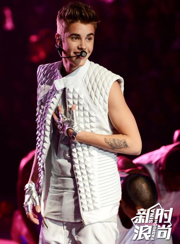 2012表演嘉宾:Justin-Bieber