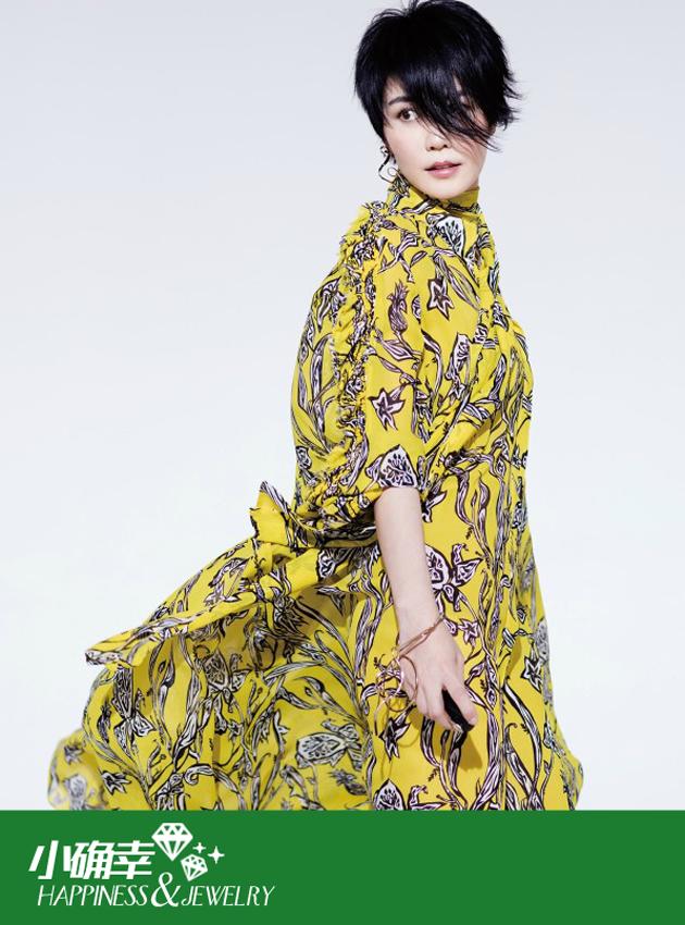 王菲登上《VOGUE服饰美容》2017年开年刊封面,图片为封面大片之一