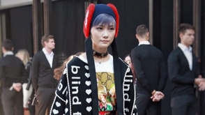 李宇春亮相GUCCI秀场 变身“中国娃娃”