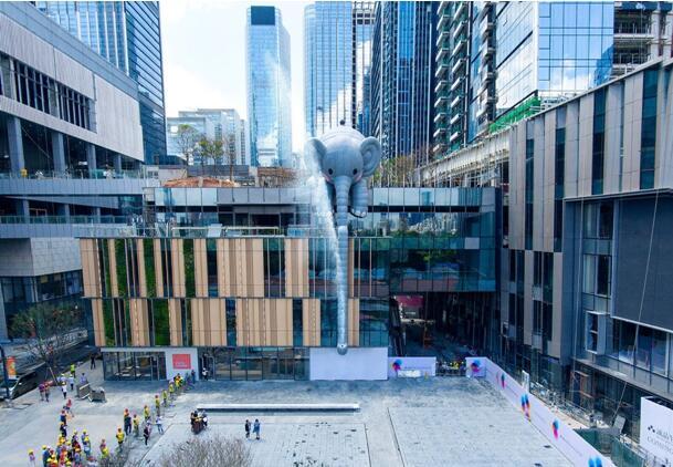 ‘Bubblecoat Elephant’大型永久户外大象艺术装置正式进驻深圳万象天地