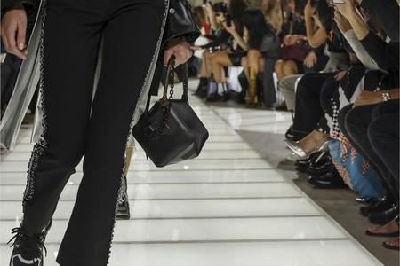 Louis Vuitton 方形提包
