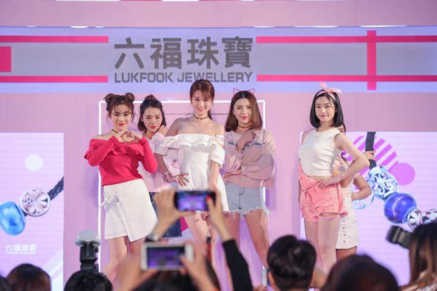 青春活力的舞蹈动感演绎全新‘Dear Q’系列新品,代言人乔欣压轴出场引燃全场沸点