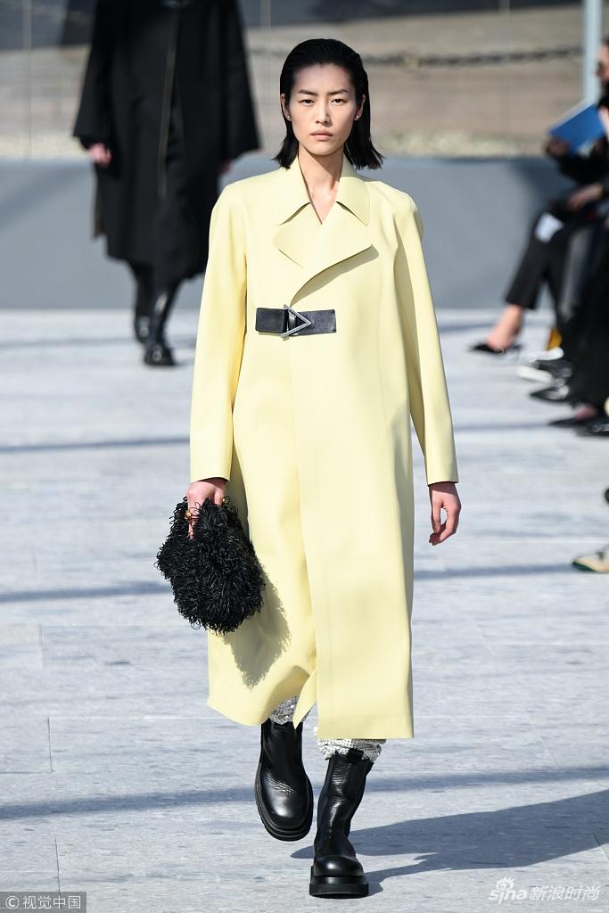 刘雯 in Bottega Veneta