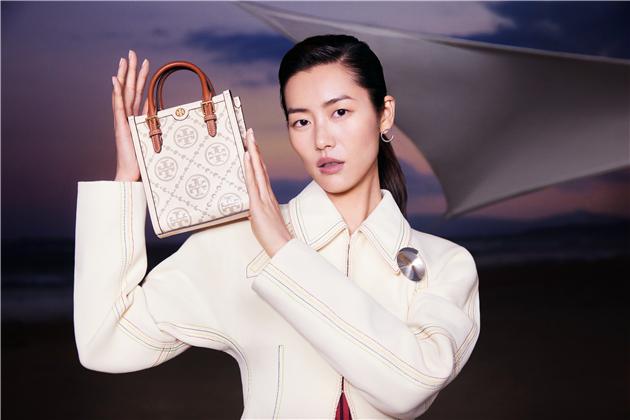 搭配中国首发T Monogram 奶油白/桂圆棕迷你压花托特包