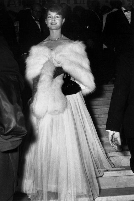 Brigitte Bardot亮相1953年戛纳红毯
