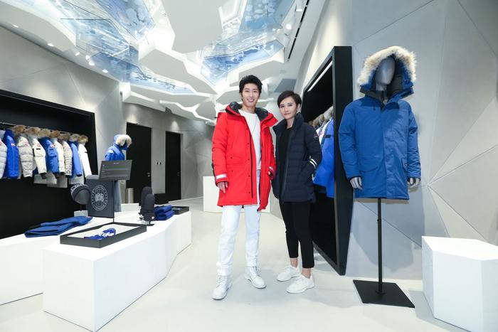 加拿大鹅品牌好友窦骁和艺术家Juju Wang在SKP-S“向北” 限时艺术快闪店感受北境独有风光