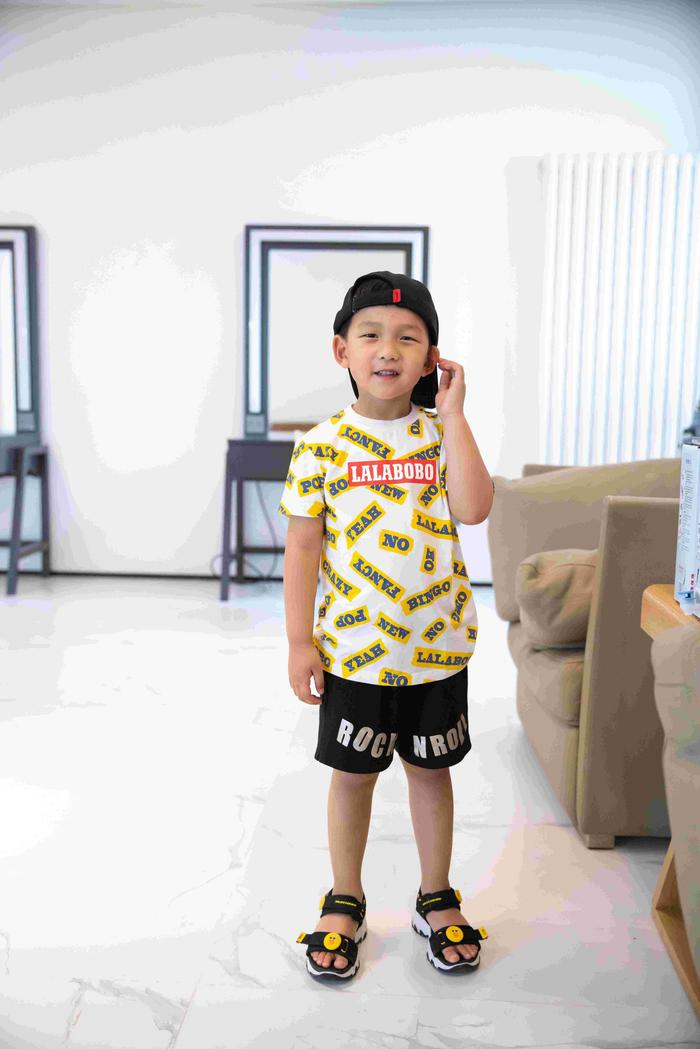 七宝 in Skechers X Line Friends