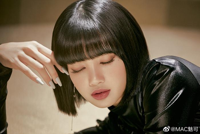 LISA妆容大片