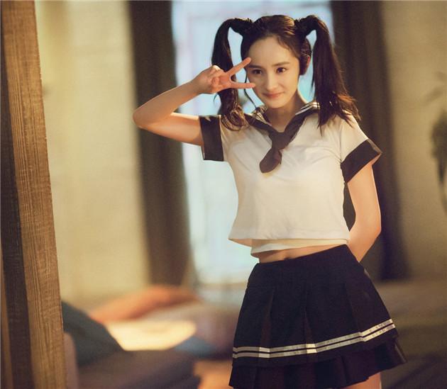 杨幂穿水手服
