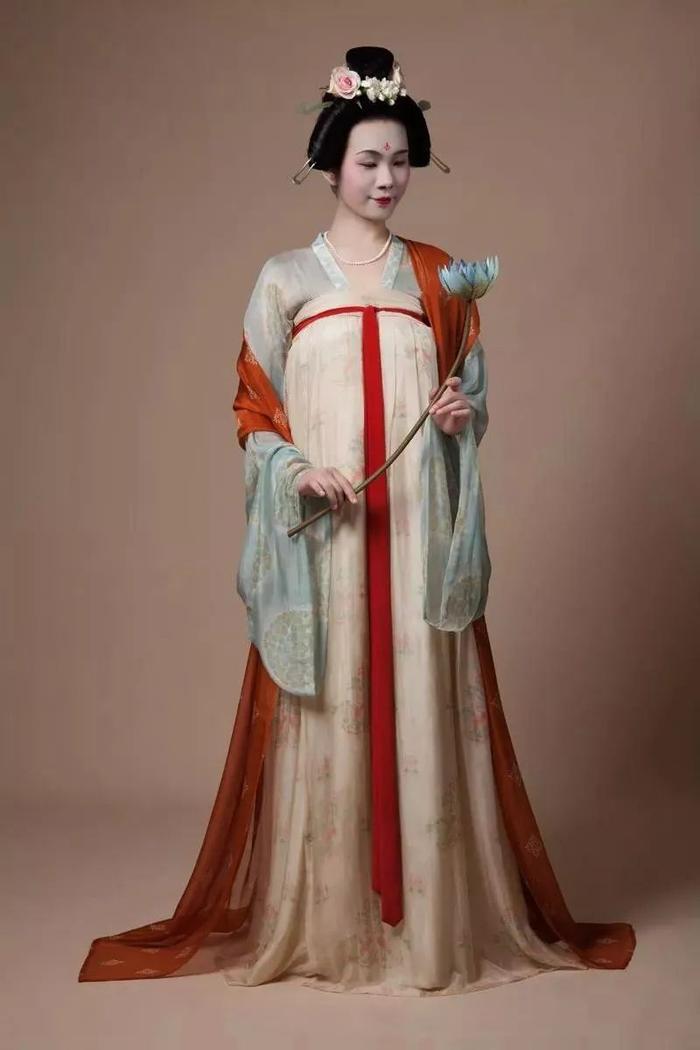 中国装束复原小组复原古代服饰