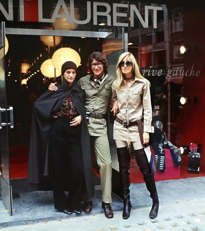 中间:Yves Saint Laurent;最右:Betty Catroux