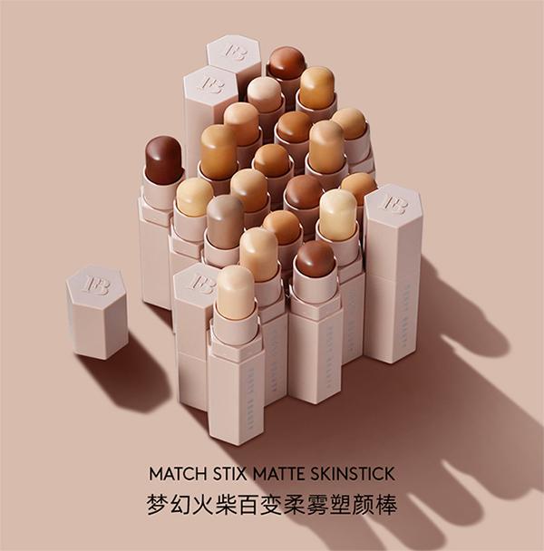 图为FENTY BEAUTY百变柔雾塑颜棒立体修容