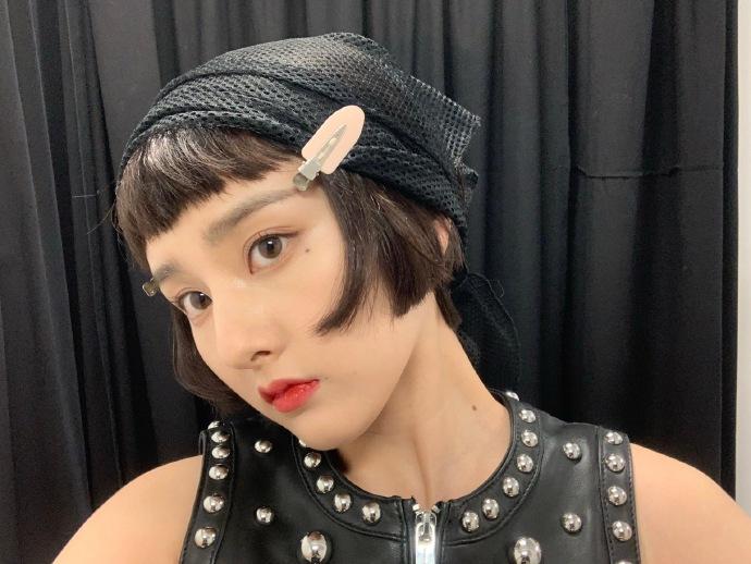 宋祖儿化泪痣妆