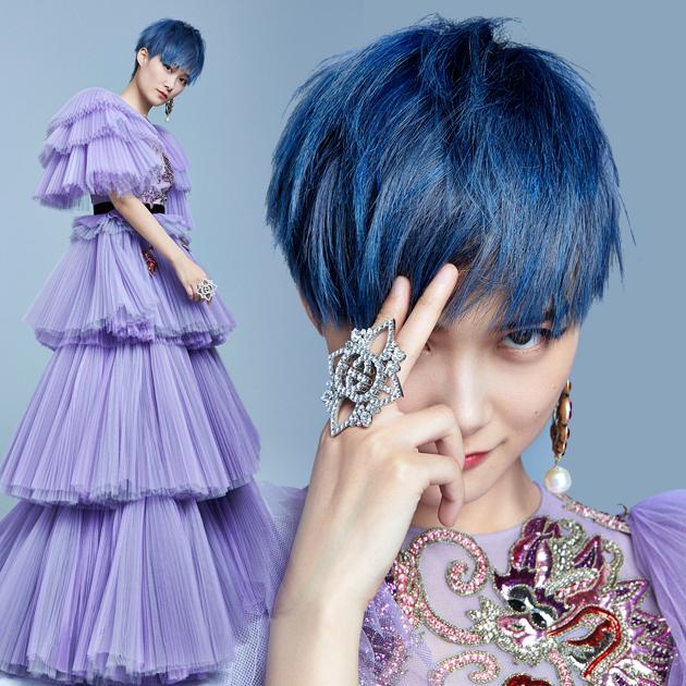 李宇春浅紫⾊色褶皱礼服造型
